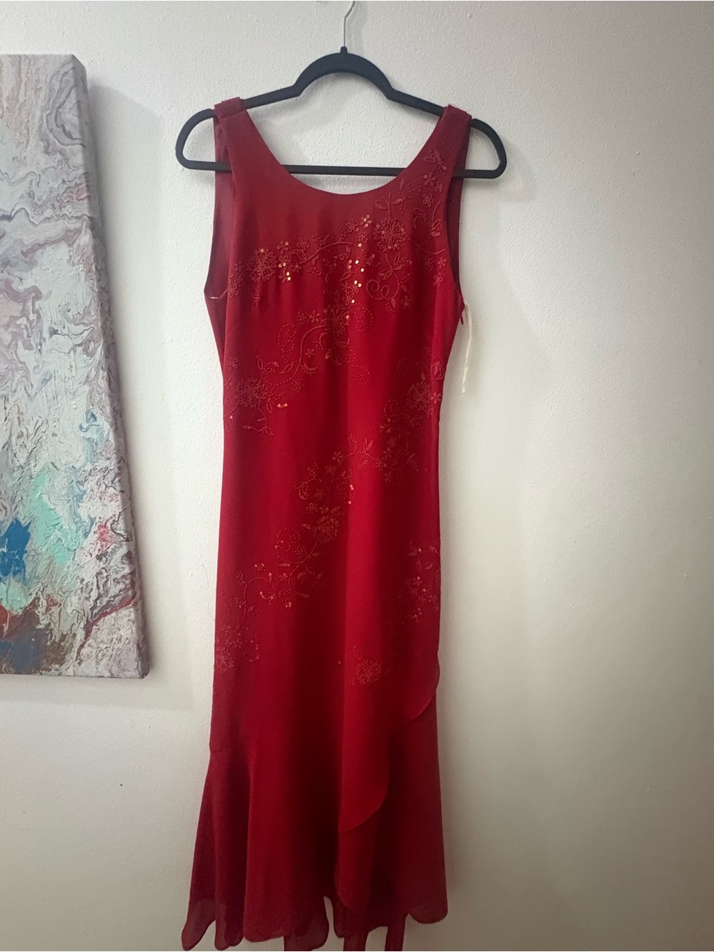 Elegant Red Sleeveless Evening Dress with Sequin Detail